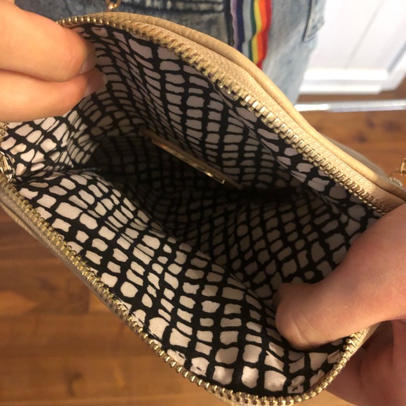 Small tan clutch on gold chain - Picture 3 of 3